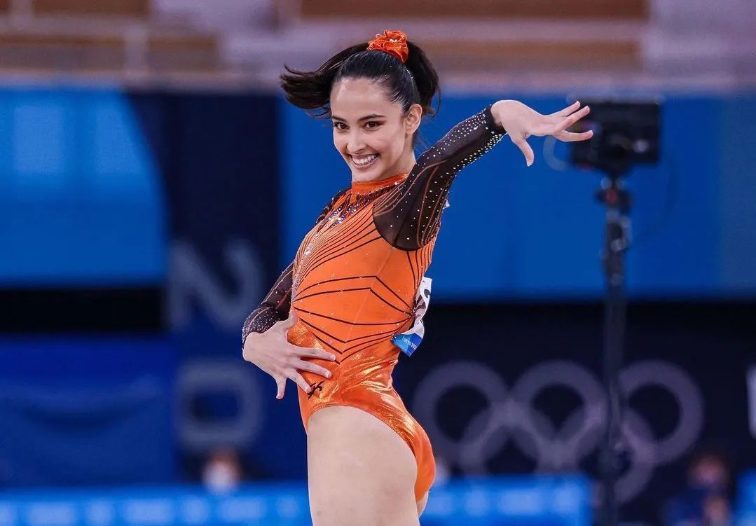 记者晒视频：钟义浩现场观看海牛比赛，海牛进球后他兴奋鼓掌